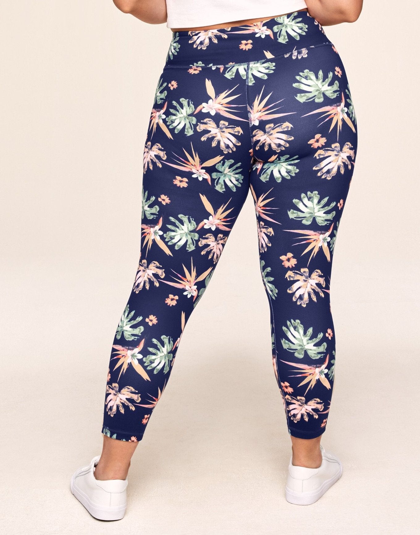 Walkpop Cora Cozy 7/8 Super-Soft Printed 7/8 Legging in color Tropical C01 and shape legging