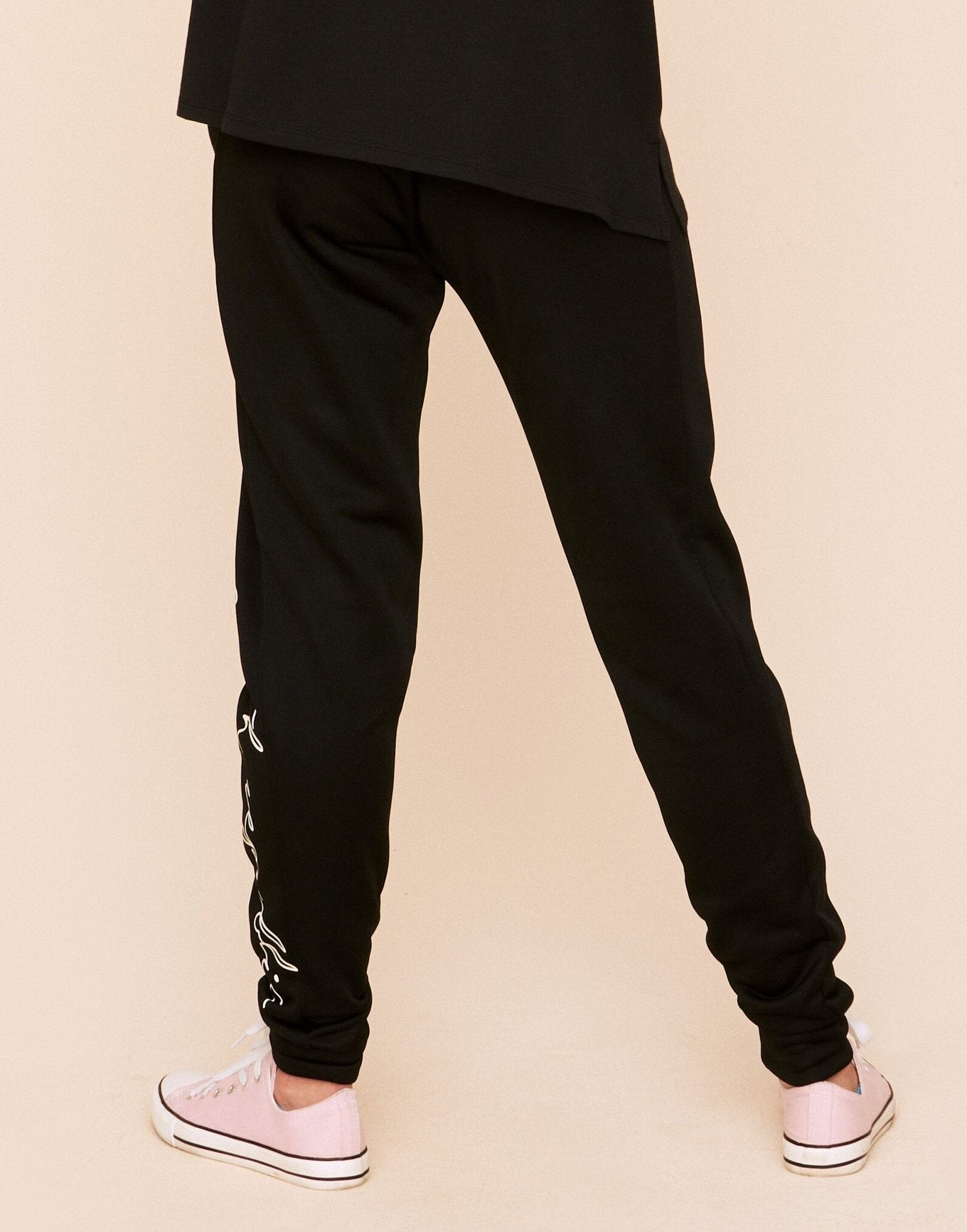 Earth Republic Shawn Jogger Pant Joggers in color Jet Black and shape jogger