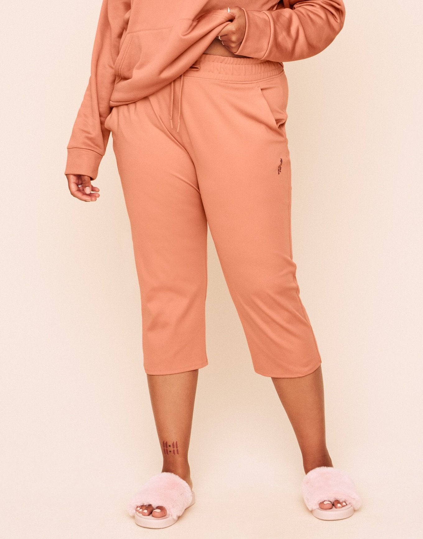 Earth Republic Jaelyn Cropped Pant Cropped Pant in color Rhododendron Marl and shape pant