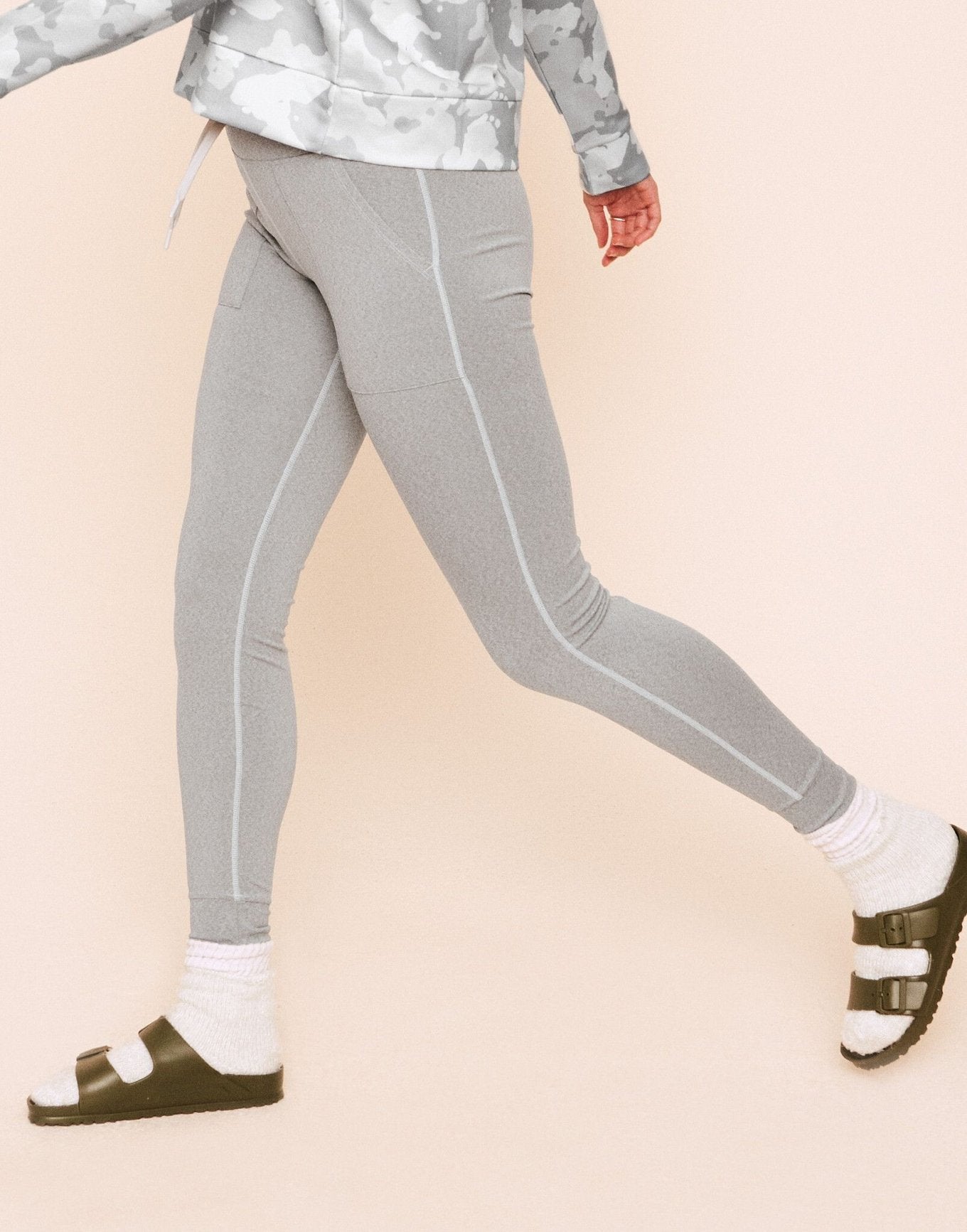 Earth Republic Jenesis Fitted Legging Leggings in color Oyster Mushroom Marl and shape pant