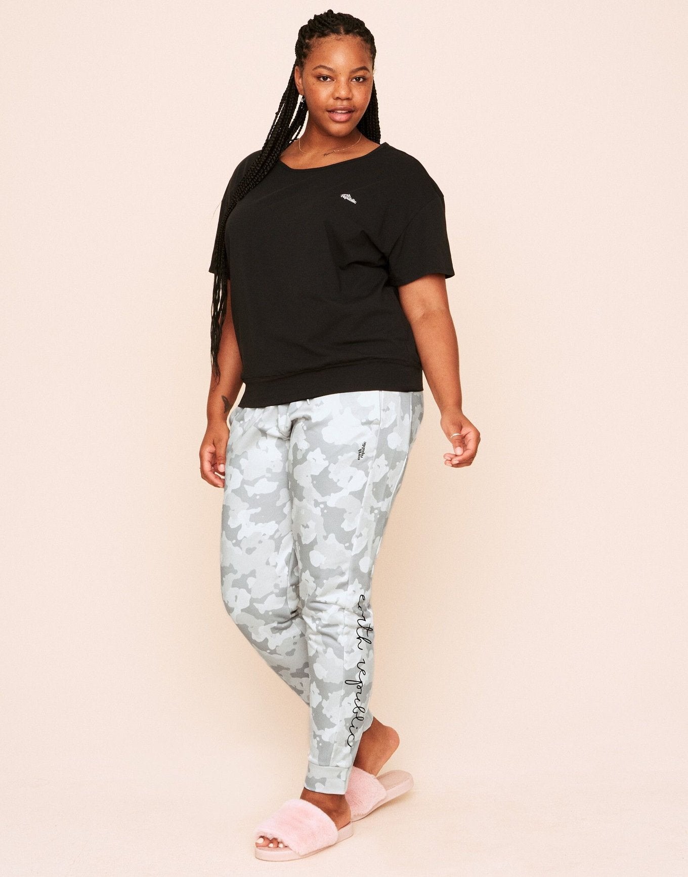 Earth Republic Shawn Jogger Pant Joggers in color Camouflage (Athleisure Print 3) and shape jogger