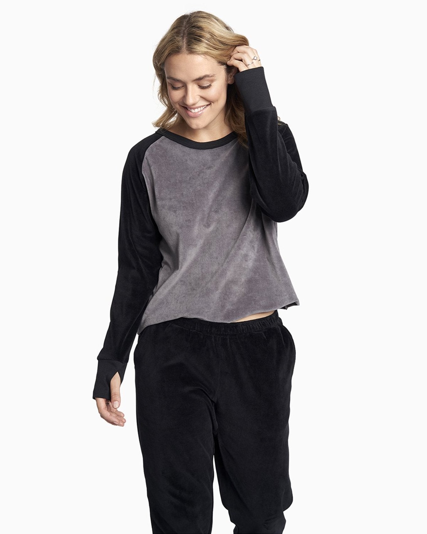 YesAnd Organic Velour Jogger Jogger in color Jet Black and shape jogger/sweatpant