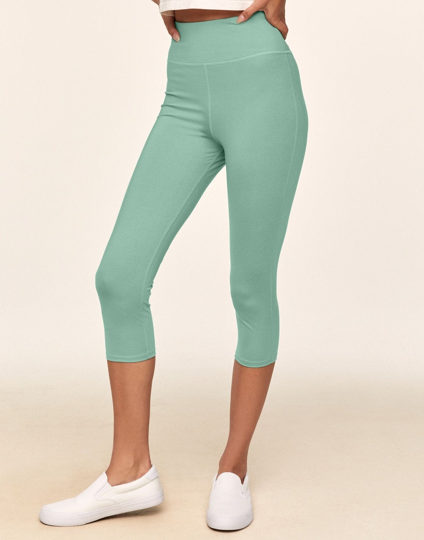 Walkpop Haley Heathered Crop Heather Compression Activewear Crop Legging in color Green Come True Heather and shape legging